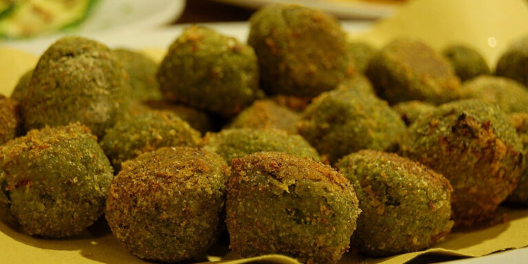 Polpette vegetariane con salsa Tzatziki