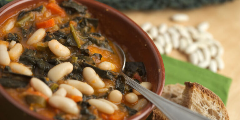 Zuppa di cavolo nero con cannellini